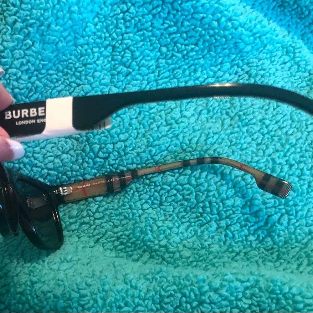 Burberry Black  Sunglasses - Picture 5 of 11